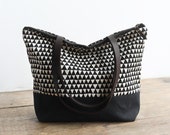 ZIP TOTE - triangle