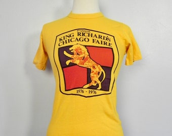 Vintage 70s T-shirt Chicago Tee with King Richards Faire Graphic 1976 sm