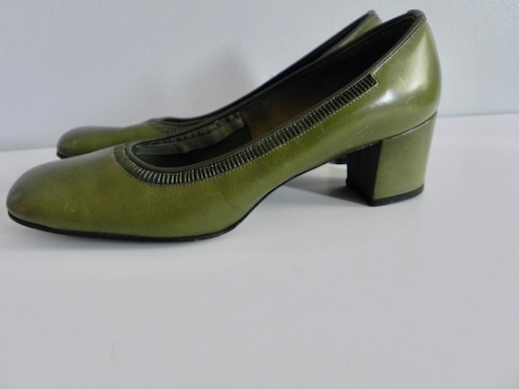 Vintage 60s Leather Pumps Olive Avocado Green Mod