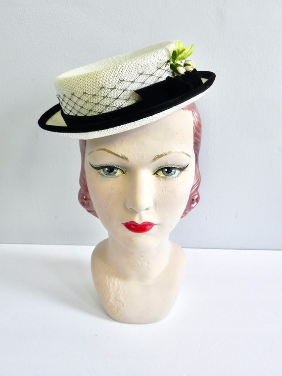Vintage 50s Straw Hat with Flowers French Topper - image 4