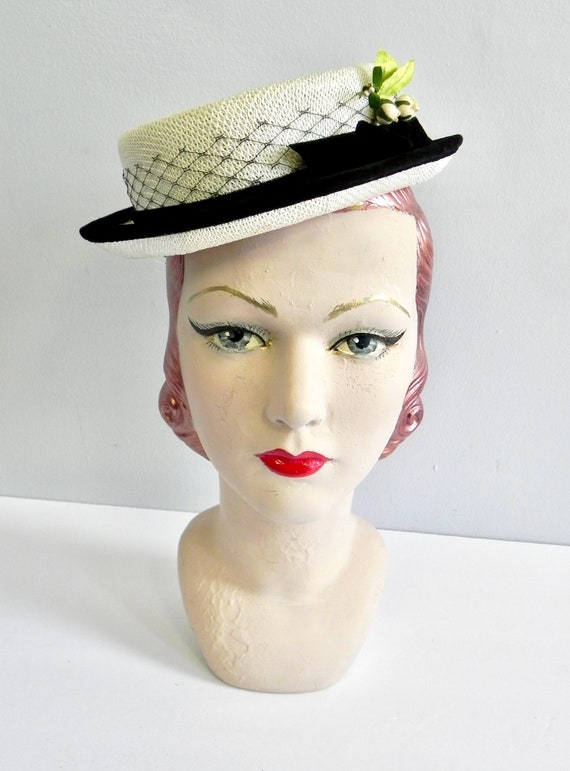 Vintage 50s Straw Hat with Flowers French Topper - image 9