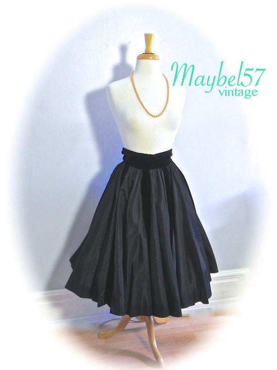Vintage Full Skirt 40s 50s Black Silk Velvet and T