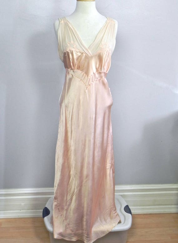 Vintage 1930s 40s Lux Pink Satin and Silk Night Dr