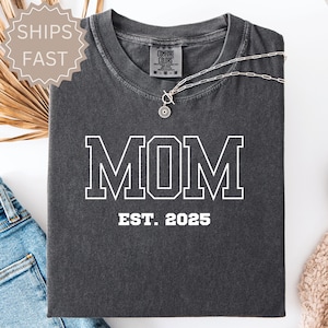 Camiseta personalizada con colores cómodos para mamá y papá, camiseta personalizada con bolsillo para mamá y papá, camiseta con anuncio de embarazo, regalos de atuendos a juego para padres