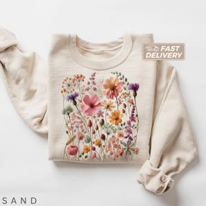 Vintage Pressed Flowers Sweatshirt, Boho Cottagecore Crewnecks, Pastel Botanical Floral Pullover, Fairycore Oversized Wildflowers Sweatshirt