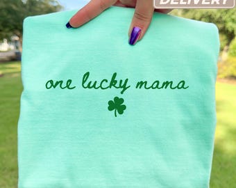 Een Lucky Mama T-shirt Lucky Mom Shirt Mama St. Patrick's Day T-shirt St. Patrick's Shirt voor Mama St Paddys Day Top Ierse St. Patrick's Day cadeau