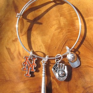NY Mets bracelet - with Mets Charm, Baseball, Mitt and Hat - New York Mets - Great gift for any Mets fan. MLB