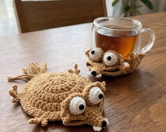 Sottobicchiere Divertente all'Uncinetto, Tappetino per Tazza Carino, Sottobicchiere Animale Fatto a Mano - Decorazione da Scrivania