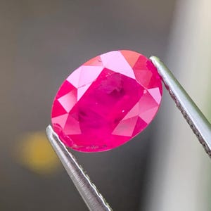 Robijn, edelsteen, robijn van 1,71 ct, natuurlijke Birma-robijn, Myanmar-robijn, losse robijn, robijn sieraden, robijn ring, geboortesteen van juli