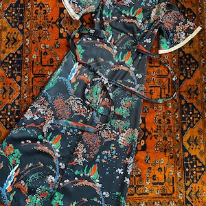 Vintage 1970er Jahre Gemustertes Maci Kleid mit Spitzenbesatz