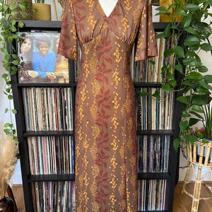 Vintage 1970er Jahre Maxi Kleid mit Blattmuster in braun