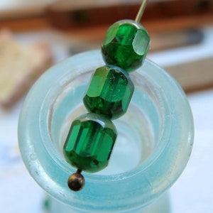 BARRILES PICASSO VERDES. 10 Cuentas de Vidrio Octogonales Checos. 8 mm. Suministros para la Fabricación de Joyas