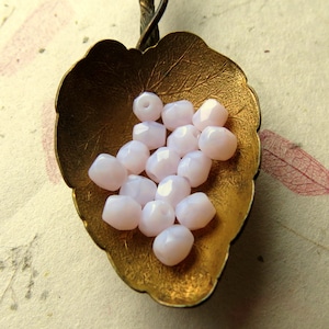ROSAS DE ALABASTRO ROSA. 50 Cuentas de Vidrio Facetado, Pulidas al Fuego, de 4 mm. Materiales para Joyería.