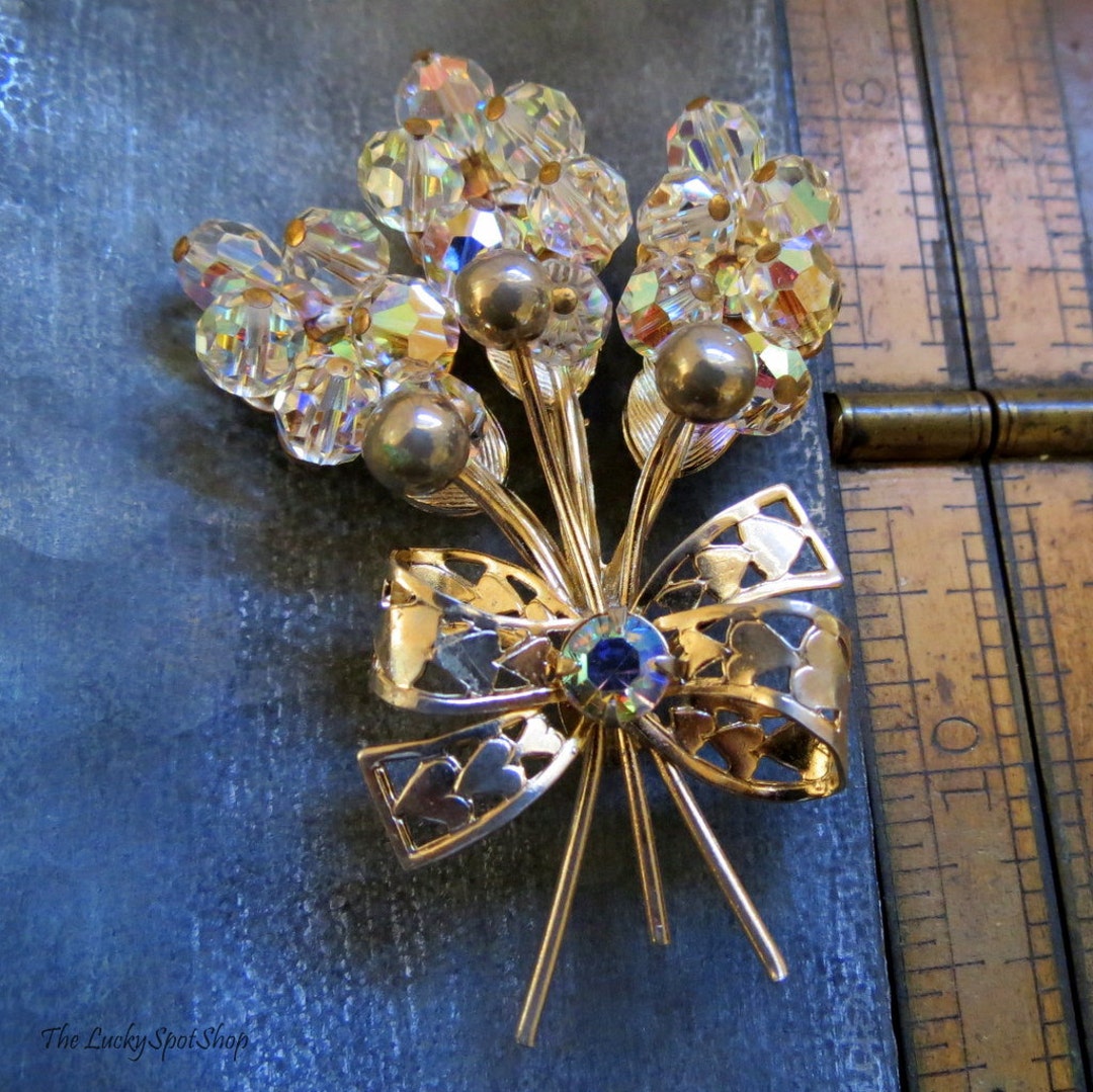 VINTAGE CRYSTAL BROOCH . Brass and Crystal Pin . Antique Jewelry