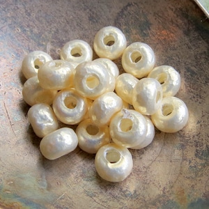 Perlas blancas Miyuki. 20 cuentas de vidrio de perlas rústicas Miyuki. Cuentas de 5 mm. Rocailles barrocas. Materiales para la fabricación de joyas.
