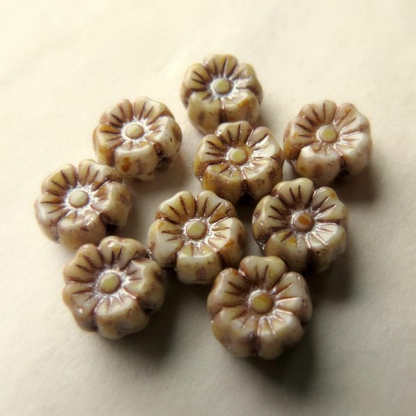 FLORES DE MARFIL ENVEJECIDO. 10 Cuentas de Flores de Vidrio Metálico Picasso Checo. 9 mm. Materiales para Joyería.