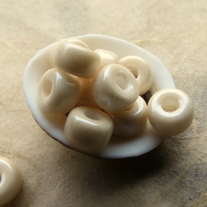 MATUBO LUSTER IVORIES. Cuentas de semillas checas. Tamaño 2/0. (20 cuentas). Suministros para la fabricación de joyas.
