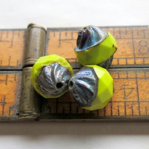 Cuentas Picasso de cristal checo verde chartreuse: turbinas facetadas de 12 mm (6)