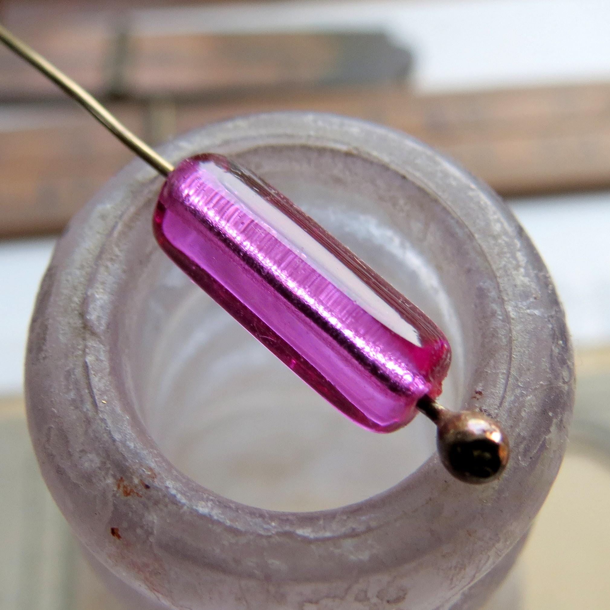 オーキッドピンクの長方形ガラスビーズ15個（チェコ製、15×5mm