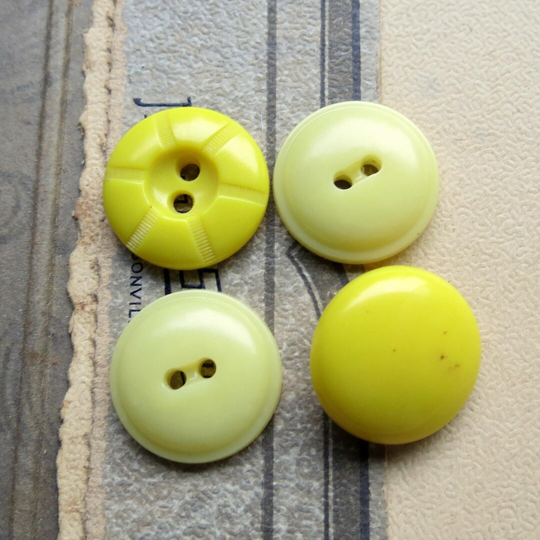Yellow Button Set 4 VINTAGE YELLOW BUTTONS . 18 Mm+ . Vintage Plastic Buttons . Antique ...