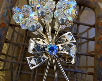 VINTAGE CRYSTAL BROOCH . Brass and Crystal Pin . Antique