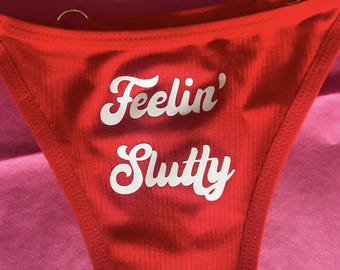 Feelin' Sletterig sexy string met rode ring - fetish string - geil cadeau - rollenspel ondergoed - geile string - string met grote kont - sletterig voelen