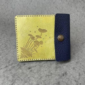 Cartera de hongos hecha a mano Cartera para mujer o hombre Regalo para él Regalo para ella Cartera de cuero Cartera plegable Regalo de cumpleaños Hongos mágicos