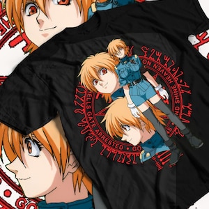 Puede incluir: Camiseta negra con un diseño gráfico rojo y blanco con personajes de anime y el texto "Hells Gate Arrested Go To Shine And Heaven".