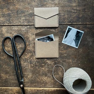 Briefumschlag Gr.S 6 x5 cm handgemacht Geschenk Mini Umschlag Liebe Kuvert für Mini Fotos Hochzeit Kraftpapier Muttertag Ostern Einladung