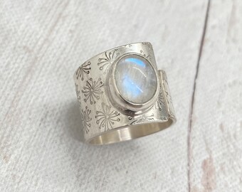 Mondstein Ring, Regenbogen Mondstein Silber, handgefertigt, Unikat, Geschenk für Frau, Geschenk für Sie, 50er Jahre