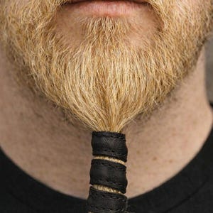 Handgemaakte lederen haarsieraden. Baardkralen paardenstaart wrap paardenstaart houder haarelastiekje lederen wrap cosplay. Accessoires Dreadlocks motor