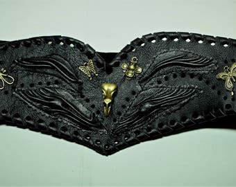 Gothic black leather bodice, corset, belt.  Bird skull black leather corset.  Leather Medieval Women underbust body corset. Steampunk corset