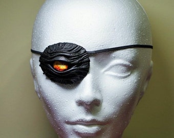 Parche de cuero negro hecho a mano. Parche de estilo gótico. Disfraz de Burning Man. Collar, pulsera, horquilla y coleta de cuero.