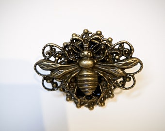 Antiqued bronze bee ring. Steampunk Edvardian Victorian Jewelry. Victorian ring. Vintage Insect jewelry. Statement cocktail ring. Bumblebee