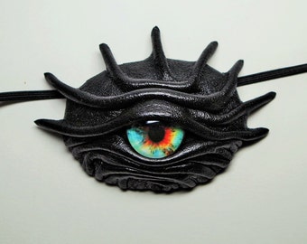 Parche de cuero hecho a mano. Ojo de dragón de cuero negro. Parche de serpiente. Collar, pulsera, horquilla para el pelo y coleta de cuero.