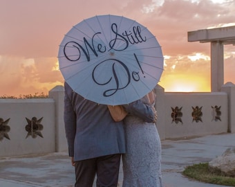 Todavía lo hacemos Decoración Regalo de aniversario de bodas Accesorio de fotografía Paraguas de novia Parasol Letrero de aniversario personalizado Renovación de votos