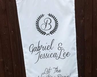 Letrero de boda personalizado de tela blanca, decoración de ceremonia, monograma, inicial, nombre, regalo, recuerdo