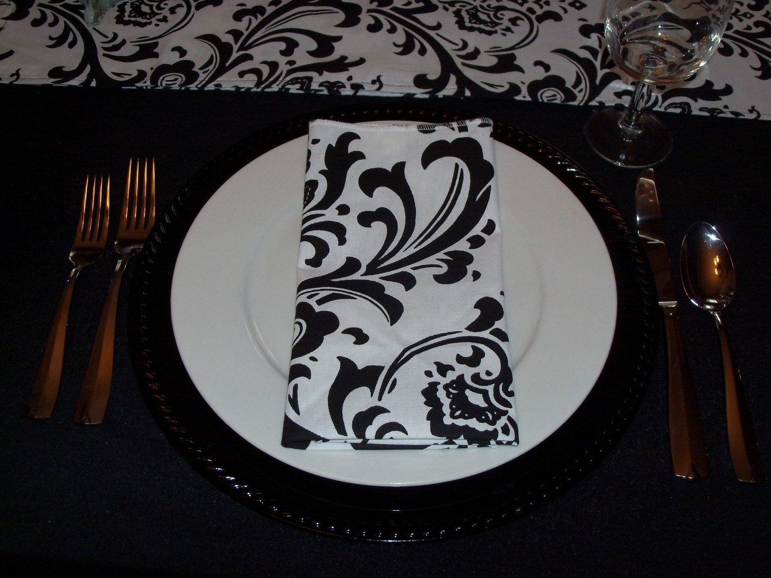 Black and White Napkins Wedding Table Centerpiece Floral Damask Set ...