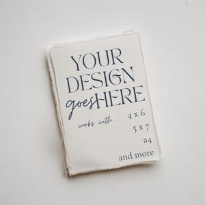 Pacote de mockups de papel de algodão | Papelaria minimalista com layout plano | Mockups elegantes de papel em branco para convites de casamento e modelos do Canva