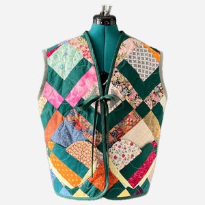 リボン結びベスト、アップサイクルされたヴィンテージパッチワークキルト、レディースM～XLサイズ