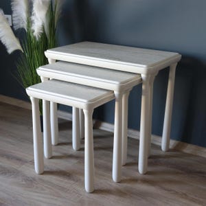 Travertin Couchtische 3er Set, handgemachter Nesting Beistelltisch, 3er Set, Walnuss Beistelltisch Mid Century, moderne Wohnzimmermöbel, Nesting