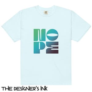 Camiseta estética Nope, camiseta retrô grande, camiseta Font Lover, camiseta gradiente, camiseta tipográfica, camiseta gráfica colorida, camiseta azul abstrata, camiseta para presente