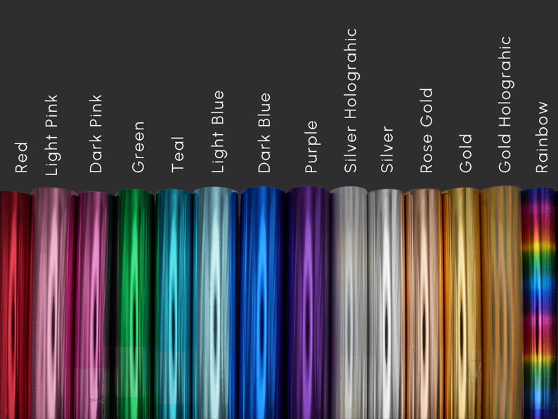 Op de afbeelding: Een verzameling kleurrijke vinylrollen in verschillende tinten, waaronder rood, roze, groen, blauw en goud. De afbeelding toont de namen van de kleuren boven elke rol, zoals "Rood", "Teal" en "Regenboog".