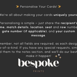 Op de afbeelding: Donkergrijze afbeelding met witte tekst. De tekst luidt "Personaliseer je kaarten!" en "bespoke PRINTS". De tekst legt uit hoe je kaarten kunt personaliseren met de naam van de ontvanger, details, locatie, stoel, rijnummers, poortnummer en aangepaste boodschap.