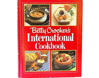 COOKBOOK 1980 Betty Crocker International Cook Book Couples Vintage Culinary Kitchen Mid Century Recipes TheHeartTheHome