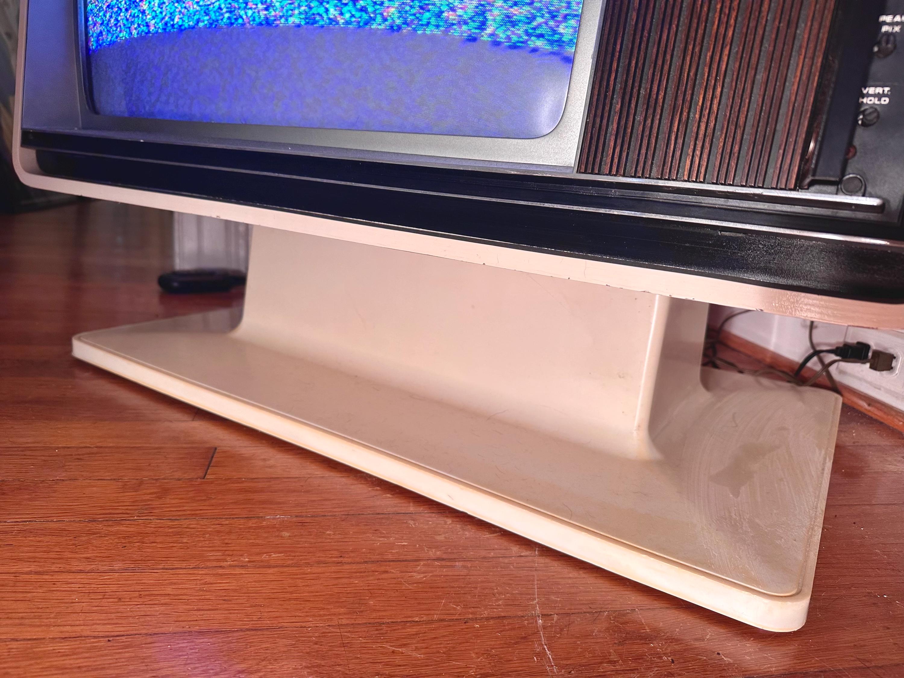 コトリさま専用、TV Tresanti Everett 74