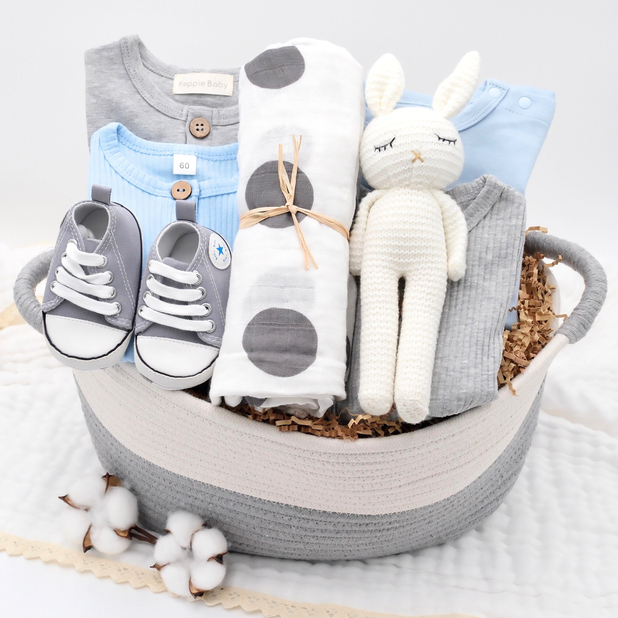 Baby Shower Gifts for Boys Girls, Baby Gifts Basket Newborn Blanket Rattle  Toys Keepsake Pacifier Clip Infant Bibs Socks New Parent Decision Coin  Greeting Card, Baby Gift Set Gender Reveal Essential 