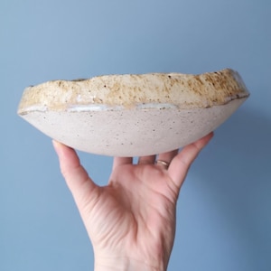 Bol de gres hecho a mano – Bol de cerámica moteada con borde orgánico, cerámica minimalista, decoración de cocina moderna, bol único para servir