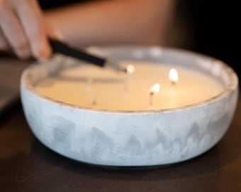 Vela grande en recipiente de hormigón / Centro de mesa perfumado de 30 x 10 cm / Vela artesanal de varias mechas / Decoración moderna para el hogar