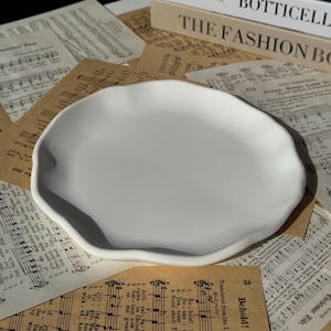 White Ceramic Tray – Handmade Round Trinket Dish – Minimalist Japandi Decor – Scandinavian Style Plate